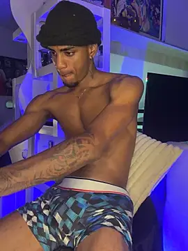 AaronCruz  online show from October 4, 3:48 am