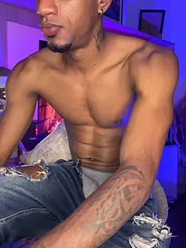 AaronCruz  online show from October 28, 5:33 am