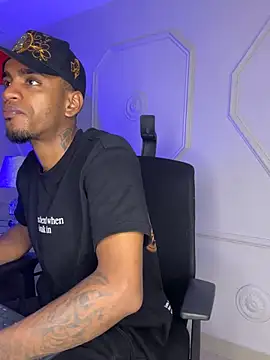 AaronCruz  online show from January 13, 7:41 pm