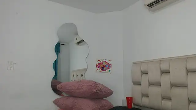 Roxy-Smith online show from November 14, 11:02 pm