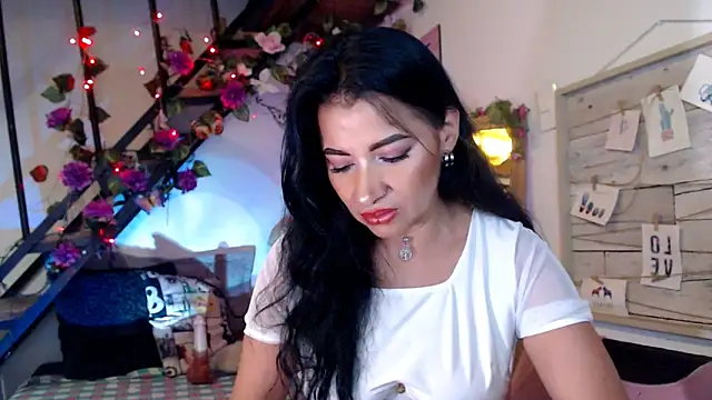 Snapshot of luna_sky83 chatting on April 22, 5:10 am luna sky83 online show from April 22, 5:10 am