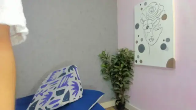 Tiffany mendez online show from December 14, 12:32 pm