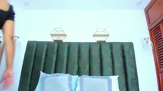 Snapshot of nahomygrey_ chatting on April 17, 8:12 pm nahomygrey online show from April 17, 8:12 pm