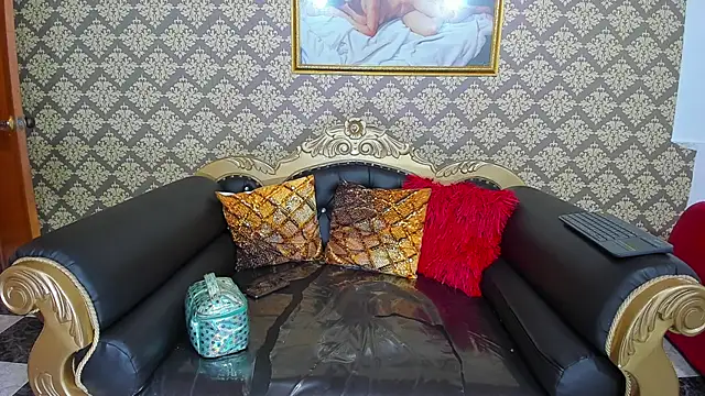 Snapshot of candy_hairy chatting on January 13, 3:23 am candy hairy online show from January 13, 3:23 am