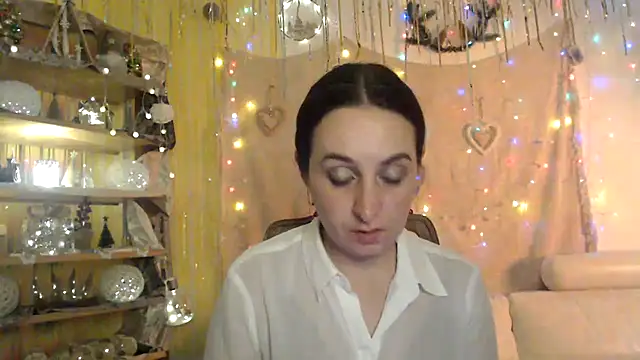 Snapshot of AskMeStandUp chatting on January 9, 10:22 pm AskMeStandUp online show from January 9, 10:22 pm