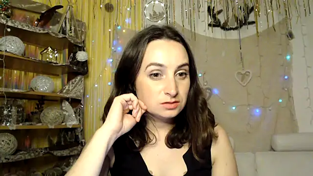 Snapshot of AskMeStandUp chatting on February 7, 12:03 am AskMeStandUp online show from February 7, 12:03 am