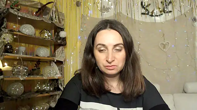 Snapshot of AskMeStandUp chatting on February 10, 11:09 pm AskMeStandUp online show from February 10, 11:09 pm