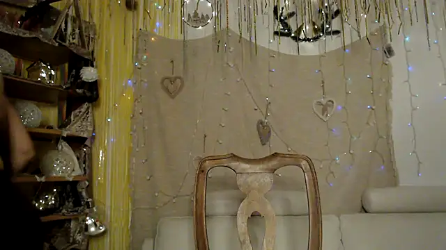 Snapshot of AskMeStandUp chatting on February 14, 10:28 pm AskMeStandUp online show from February 14, 10:28 pm