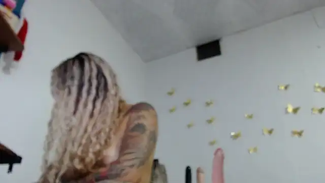 Snapshot of Sexy-Favgirl chatting on January 8, 8:16 am Sexy-Favgirl online show from January 8, 8:16 am