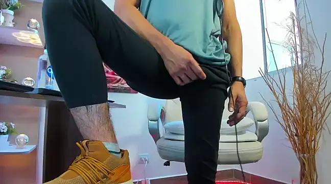 Snapshot of alessandro_wye chatting on February 23, 8:55 pm alessandro wye online show from February 23, 8:55 pm