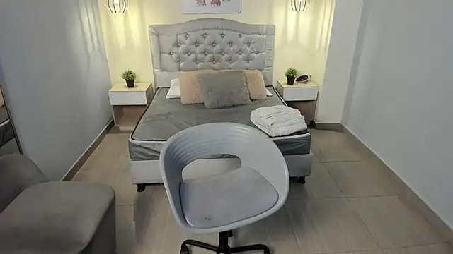 escarleth   online show from November 15, 12:45 pm