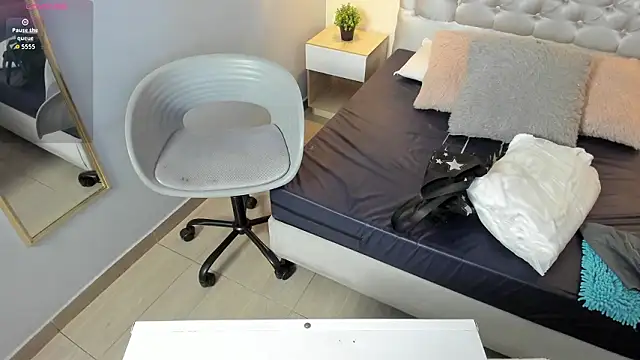 Snapshot of escarleth__ chatting on March 4, 11:38 am escarleth online show from March 4, 11:38 am