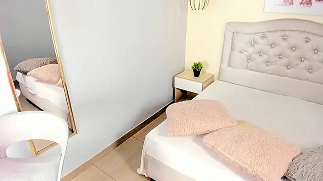 Snapshot of escarleth__ chatting on March 6, 12:23 pm escarleth online show from March 6, 12:23 pm