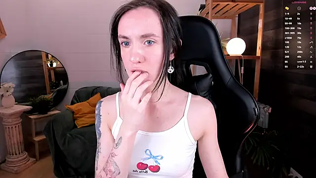 Dearly kitty online show from May 13, 1:08 pm