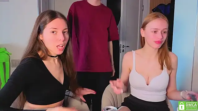 Snapshot of fcjuicy_pussy chatting on February 12, 11:27 am fcjuicy pussy online show from February 12, 11:27 am