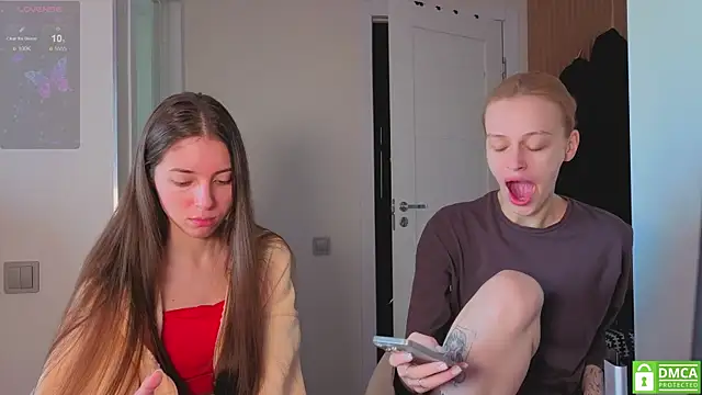 Snapshot of fcjuicy_pussy chatting on April 6, 6:14 am fcjuicy pussy online show from April 6, 6:14 am