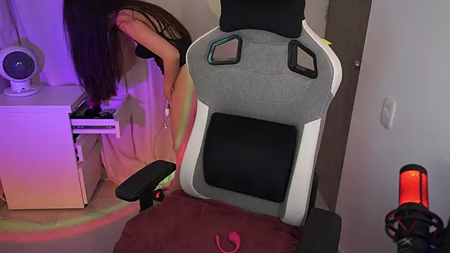 Snapshot of anyacutex chatting on October 31, 4:57 am anyacutex online show from October 31, 4:57 am