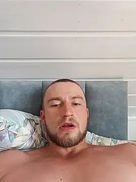 wariacik0024 online show from August 3, 12:21 pm
