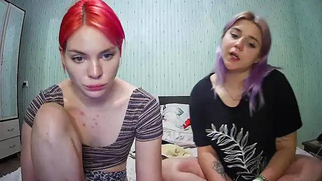 Snapshot of ChrisGirls chatting on December 6, 7:23 pm ChrisGirls online show from December 6, 7:23 pm