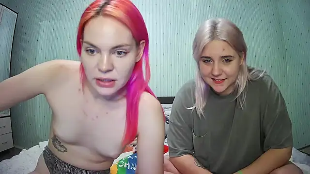 Snapshot of ChrisGirls chatting on December 26, 2:16 pm ChrisGirls online show from December 26, 2:16 pm