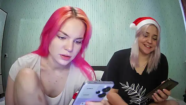 Snapshot of ChrisGirls chatting on December 29, 10:34 am ChrisGirls online show from December 29, 10:34 am