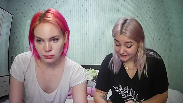 Snapshot of ChrisGirls chatting on December 29, 1:49 pm ChrisGirls online show from December 29, 1:49 pm