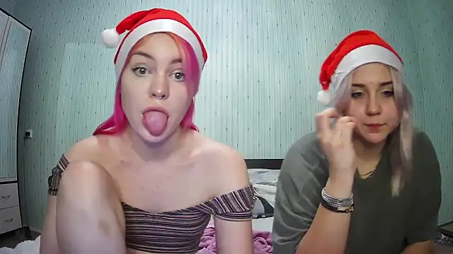 Snapshot of ChrisGirls chatting on December 30, 1:25 pm ChrisGirls online show from December 30, 1:25 pm