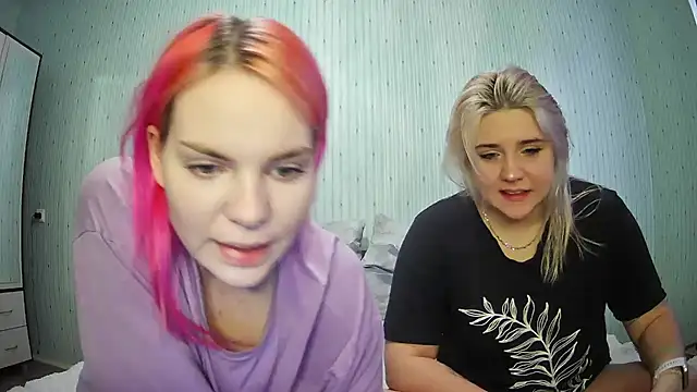 Snapshot of ChrisGirls chatting on January 11, 8:54 am ChrisGirls online show from January 11, 8:54 am