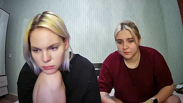 Snapshot of ChrisGirls chatting on January 20, 6:21 pm ChrisGirls online show from January 20, 6:21 pm