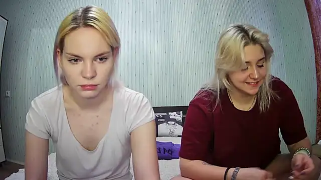 Snapshot of ChrisGirls chatting on January 24, 11:04 am ChrisGirls online show from January 24, 11:04 am