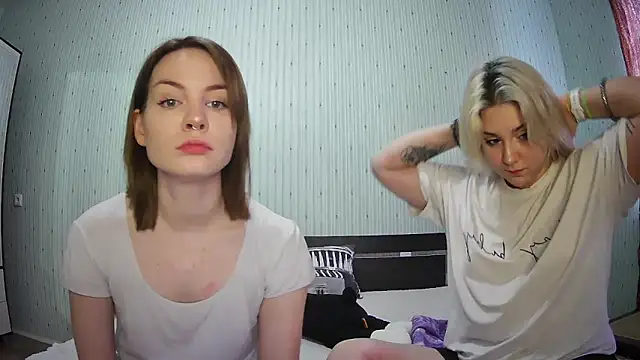Snapshot of ChrisGirls chatting on February 2, 10:57 am ChrisGirls online show from February 2, 10:57 am