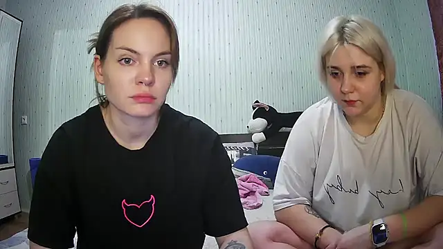 Snapshot of ChrisGirls chatting on March 4, 3:04 pm ChrisGirls online show from March 4, 3:04 pm