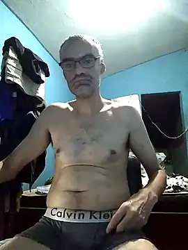 hugosafado333 online show from January 8, 2:25 am
