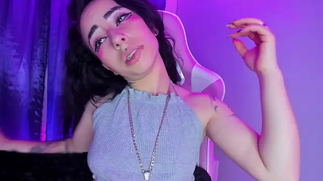 hanna  azumi online show from December 29, 9:06 am