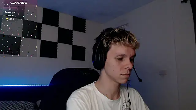 Snapshot of bryamado69 chatting on September 24, 1:20 am bryamado69 online show from September 24, 1:20 am