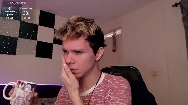 Snapshot of bryamado69 chatting on October 3, 2:25 pm bryamado69 online show from October 3, 2:25 pm