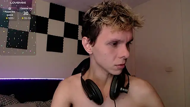 Snapshot of bryamado69 chatting on October 5, 7:28 am bryamado69 online show from October 5, 7:28 am