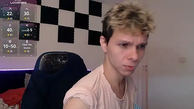 Snapshot of bryamado69 chatting on October 5, 7:45 pm bryamado69 online show from October 5, 7:45 pm