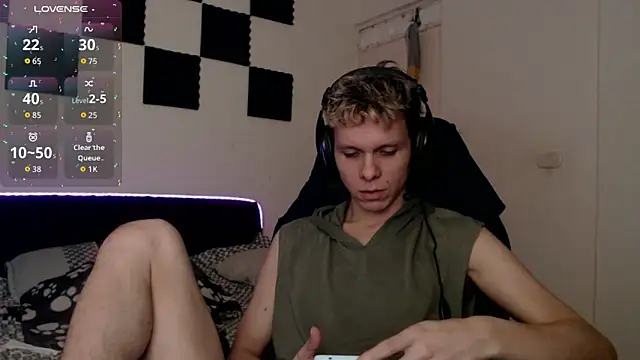 Snapshot of bryamado69 chatting on October 6, 10:40 pm bryamado69 online show from October 6, 10:40 pm