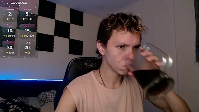 Snapshot of bryamado69 chatting on October 18, 2:25 am bryamado69 online show from October 18, 2:25 am