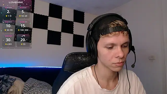 Snapshot of bryamado69 chatting on October 19, 8:20 pm bryamado69 online show from October 19, 8:20 pm