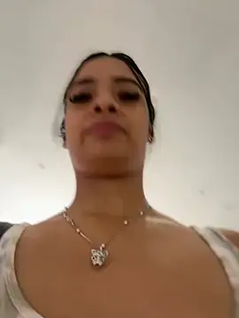 Laura fernandezII online show from January 4, 4:00 pm