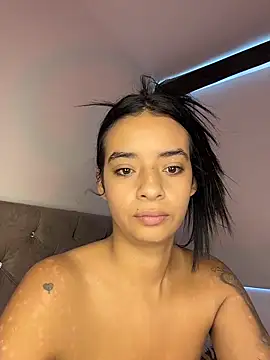 Laura fernandezII online show from December 5, 9:00 pm