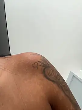 Laura fernandezII online show from March 6, 2:35 pm