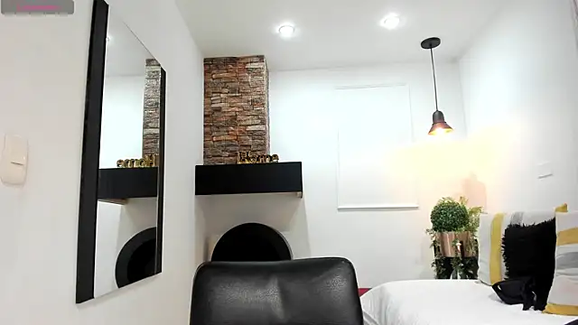 Snapshot of LenaRuiz_ chatting on February 11, 12:05 pm LenaRuiz online show from February 11, 12:05 pm