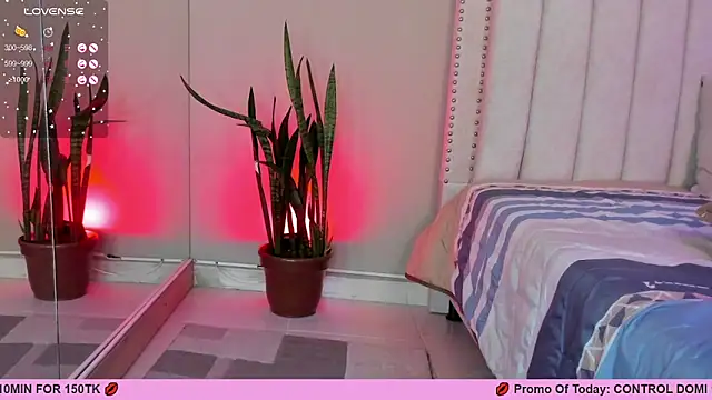 Snapshot of LenaRuiz_ chatting on February 27, 3:37 pm LenaRuiz online show from February 27, 3:37 pm