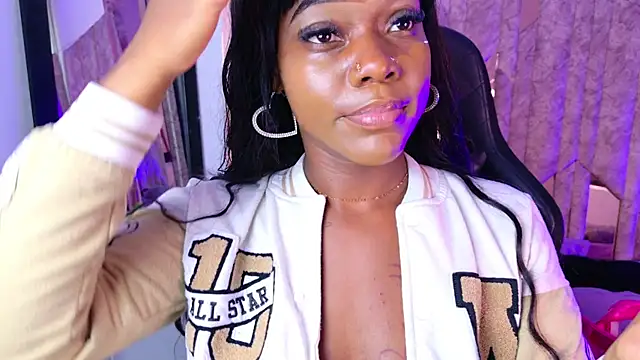 Snapshot of SarahBrunet chatting on March 27, 2:39 pm SarahBrunet online show from March 27, 2:39 pm