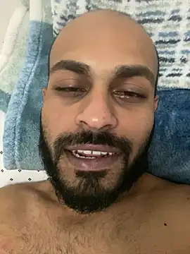 Snapshot of islandvybee55 chatting on January 27, 2:20 am islandvybee55 online show from January 27, 2:20 am