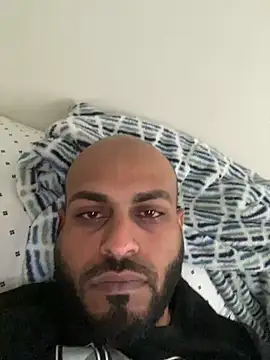 Snapshot of islandvybee55 chatting on February 16, 7:49 pm islandvybee55 online show from February 16, 7:49 pm