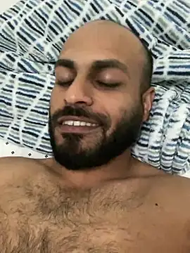 Snapshot of islandvybee55 chatting on February 27, 2:10 am islandvybee55 online show from February 27, 2:10 am